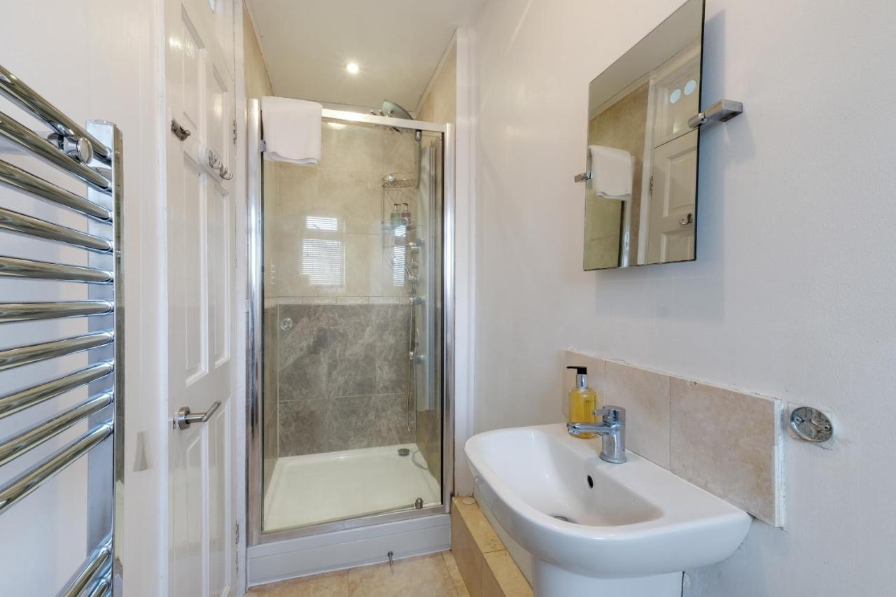 Staiforce 2 Bedroom House With Parking Maidenhead Buitenkant foto