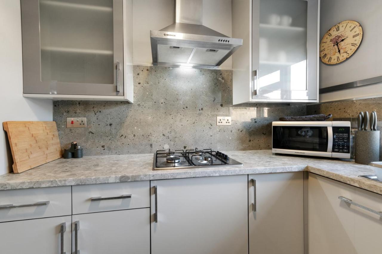 Staiforce 2 Bedroom House With Parking Maidenhead Buitenkant foto